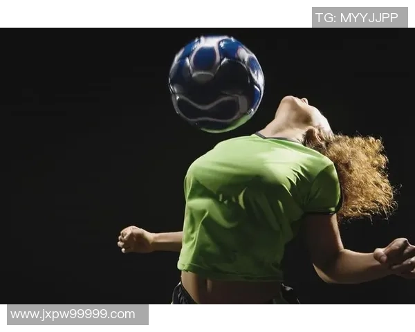 左右晃动技艺精湛的足球明星盘点他们如何运用技巧突破防线