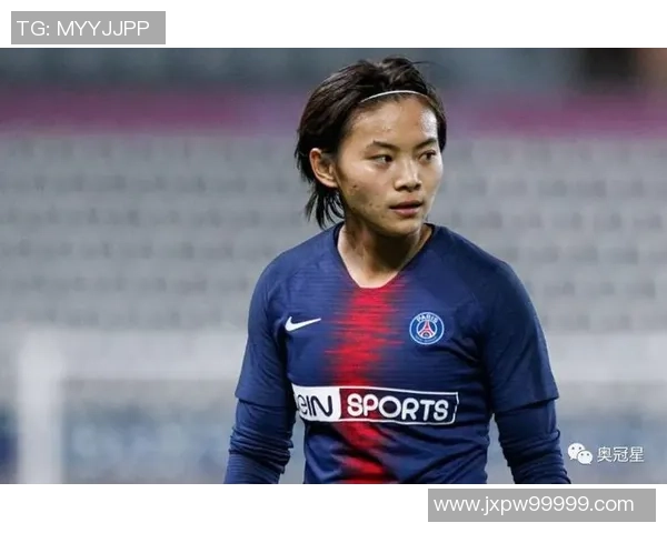 聚焦现役足球女星:她们如何在赛场上突破自我与挑战极限