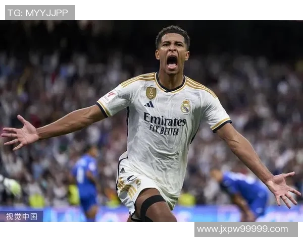 足球场上帅气的足球明星们他们的魅力如何征服全球球迷 足球场上帅气的足球明星们他们的魅力如何征服全球球迷