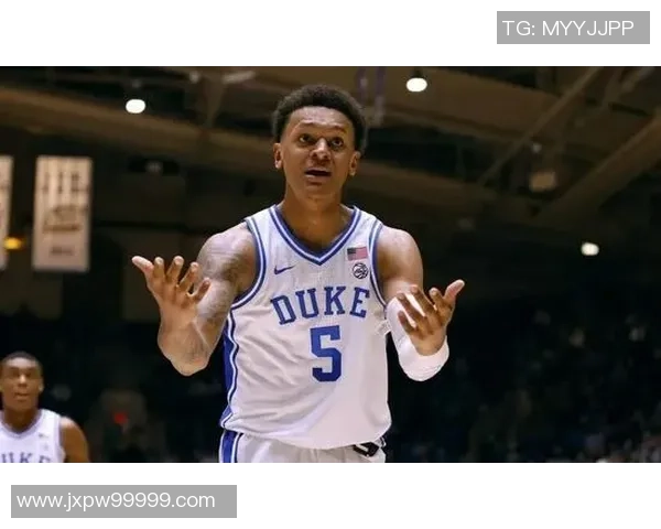 足球巨星突患罕见怪病赛场前途成谜引发球迷广泛关注